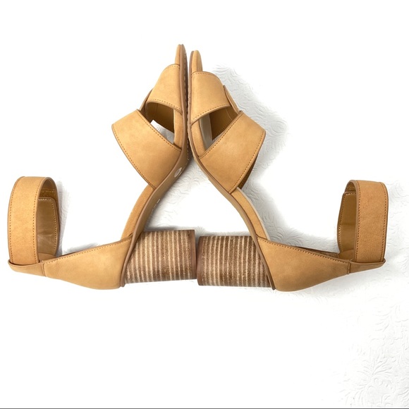 New VINCE CAMUTO Jachita leather sandals 8W tan - Picture 4 of 8